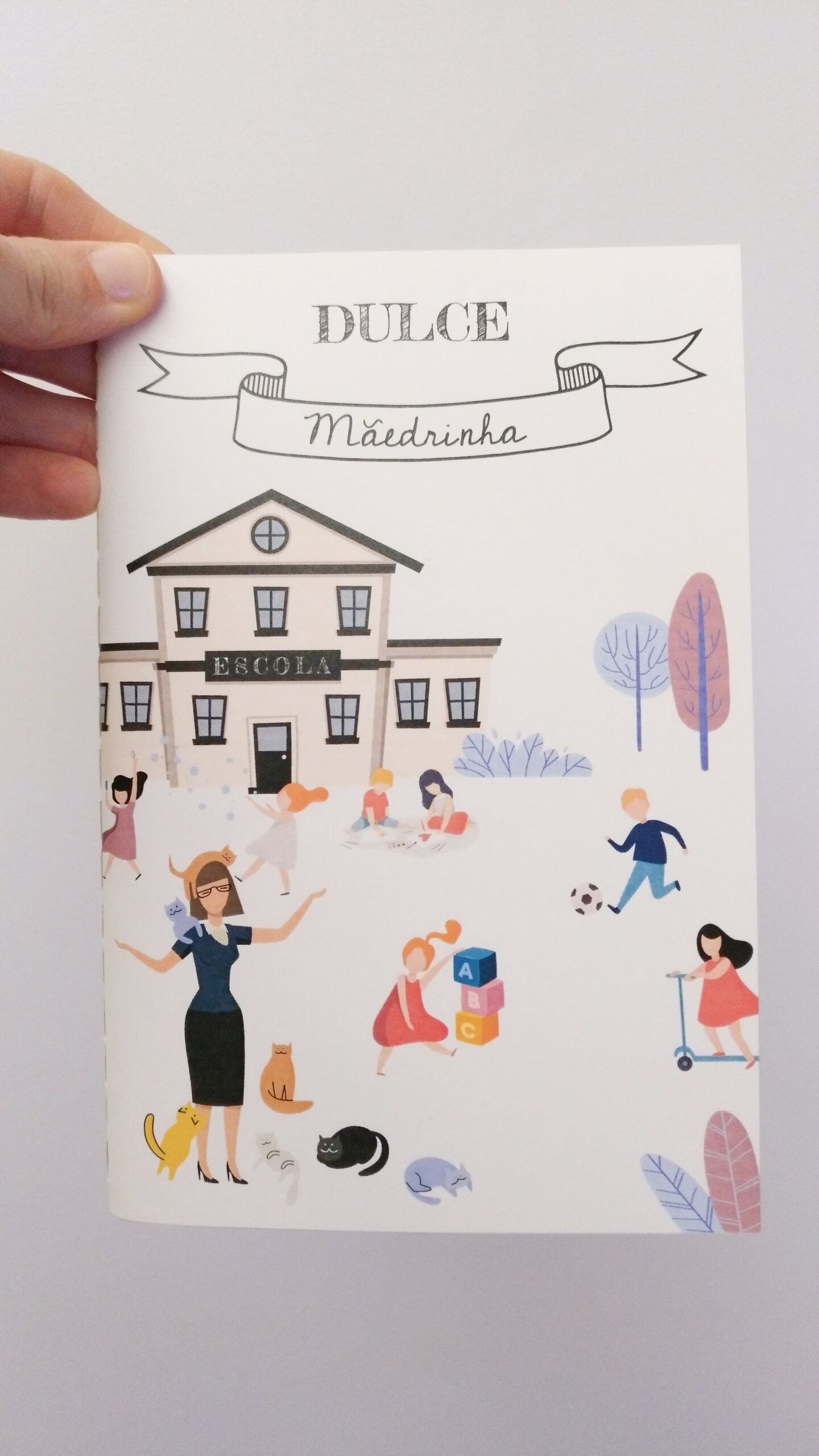 caderno ilustrado personalizado para oferecer